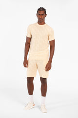 طقم ملابس رجالي من قطعتين من القماش الشبكي بقصّة Slim Fit، يتكون من تي شيرت بأكمام قصيرة وشورت