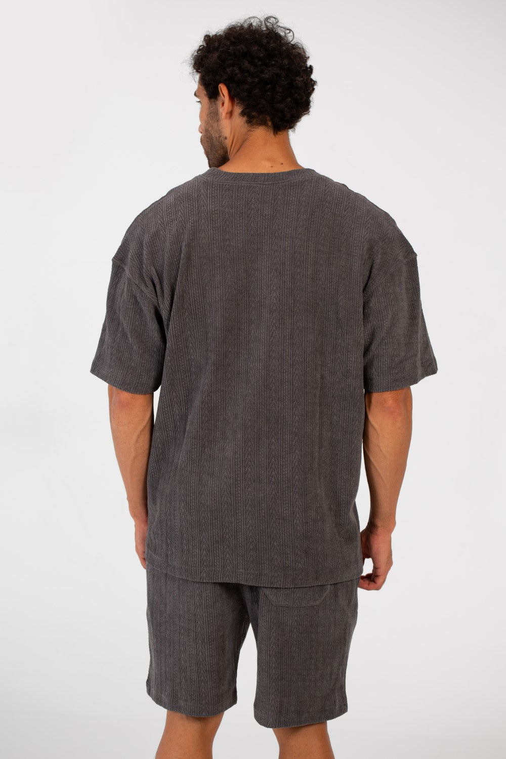 طقم ملابس صيفي مريح للرجال يتكون من تي شيرت بأكمام نصف دائرية ورقبة دائرية وشورت