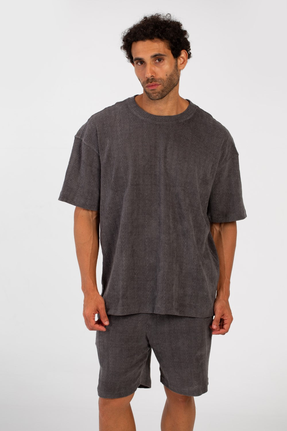 طقم ملابس صيفي مريح للرجال يتكون من تي شيرت بأكمام نصف دائرية ورقبة دائرية وشورت