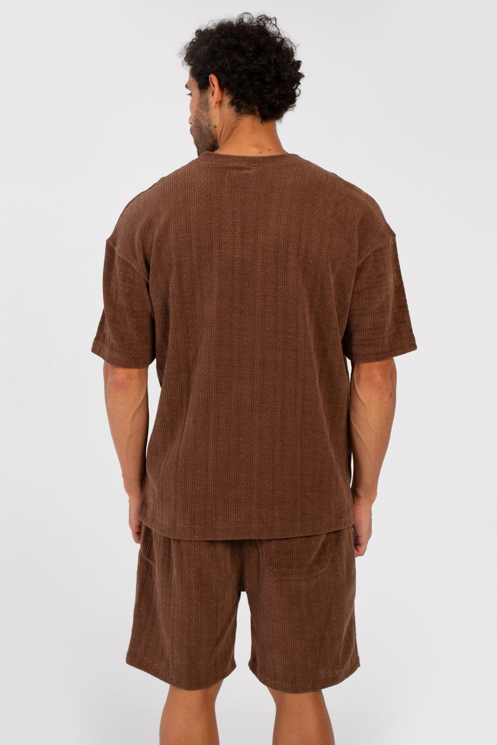 طقم ملابس صيفي مريح للرجال يتكون من تي شيرت بأكمام نصف دائرية ورقبة دائرية وشورت