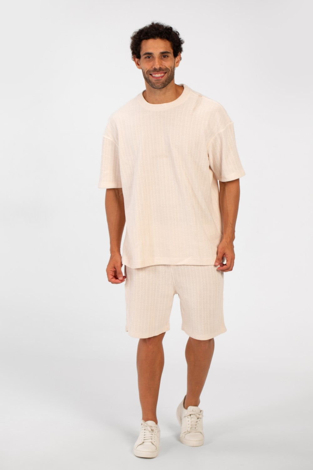 طقم ملابس صيفي مريح للرجال يتكون من تي شيرت بأكمام نصف دائرية ورقبة دائرية وشورت