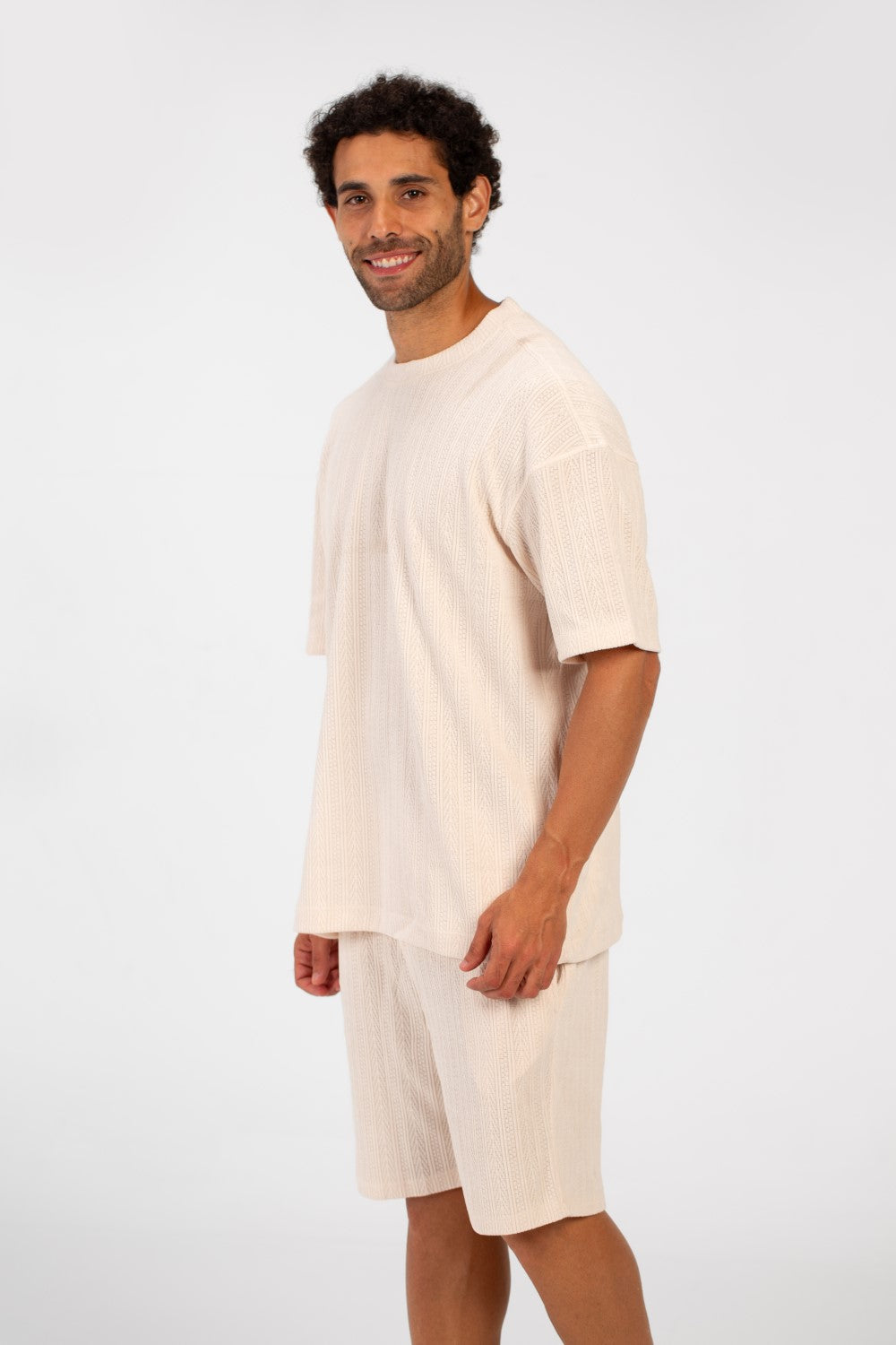 طقم ملابس صيفي مريح للرجال يتكون من تي شيرت بأكمام نصف دائرية ورقبة دائرية وشورت