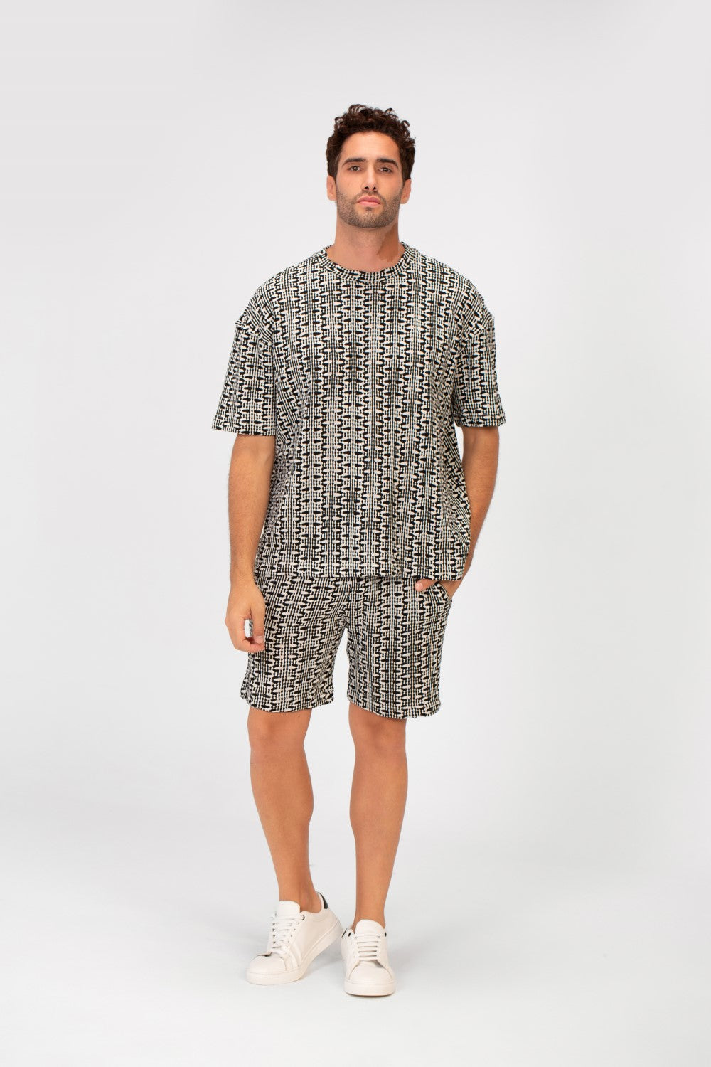 تي شيرت رجالي صيفي عصري بقصّة عادية مع شورت وقميص نصف كم