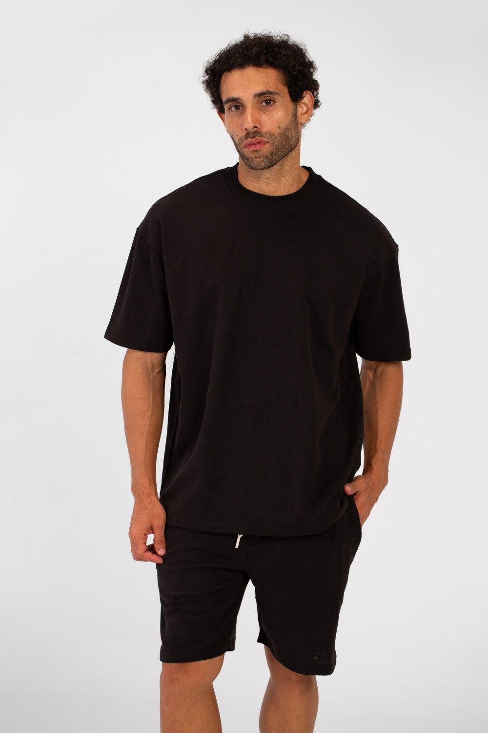 طقم ملابس رجالي بمقاس عادي، تي شيرت بأكمام قصيرة وشورت، مصنوع من خامة عالية الجودة