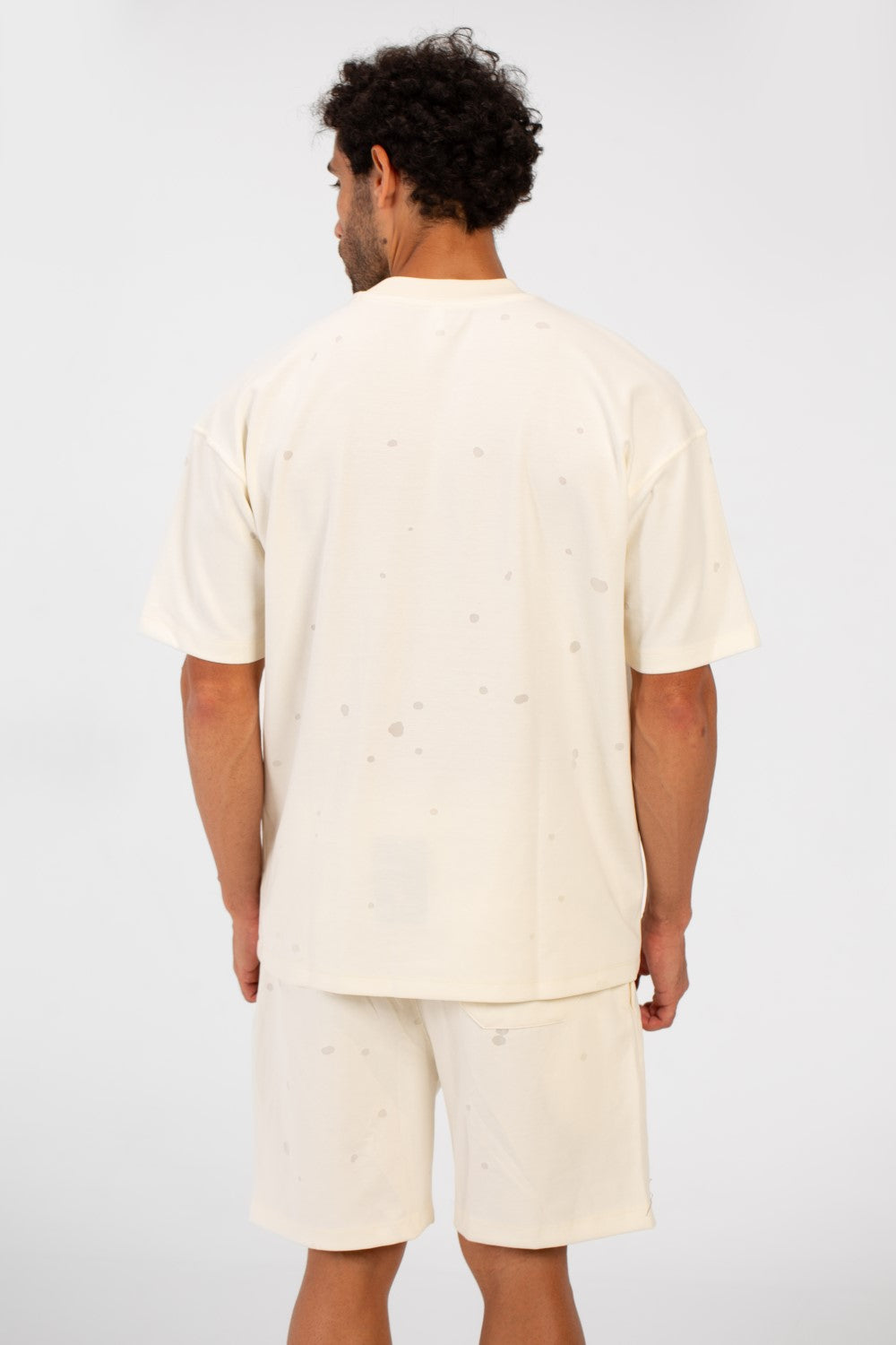 طقم ملابس رجالي بمقاس عادي، تي شيرت بأكمام قصيرة وشورت، مصنوع من خامة عالية الجودة