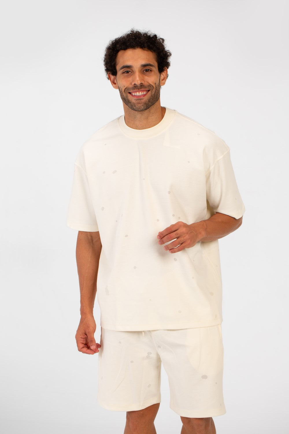 طقم ملابس رجالي بمقاس عادي، تي شيرت بأكمام قصيرة وشورت، مصنوع من خامة عالية الجودة