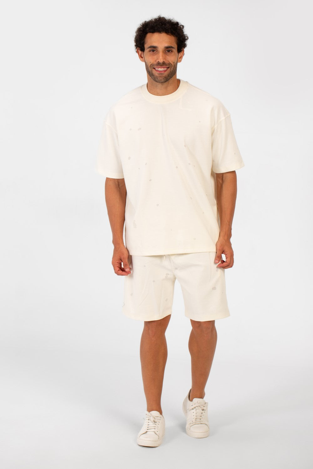 طقم ملابس رجالي بمقاس عادي، تي شيرت بأكمام قصيرة وشورت، مصنوع من خامة عالية الجودة