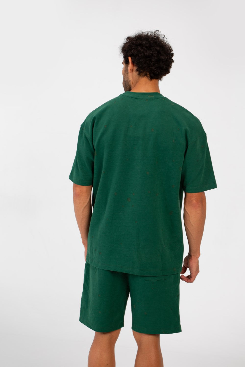 طقم ملابس رجالي بمقاس عادي، تي شيرت بأكمام قصيرة وشورت، مصنوع من خامة عالية الجودة