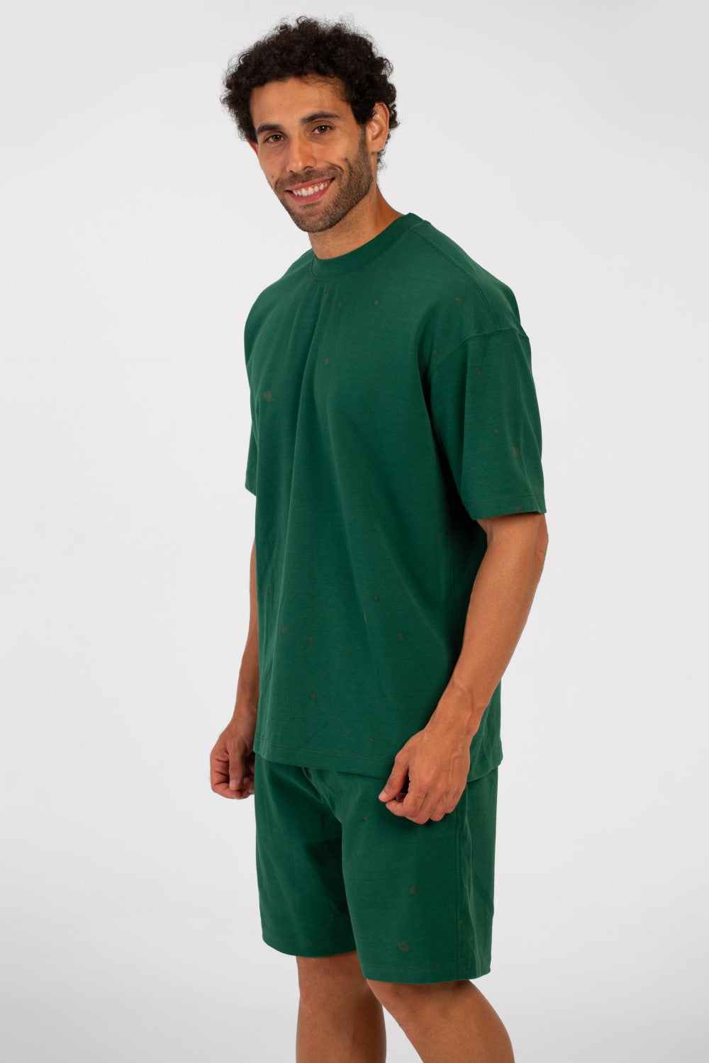 طقم ملابس رجالي بمقاس عادي، تي شيرت بأكمام قصيرة وشورت، مصنوع من خامة عالية الجودة