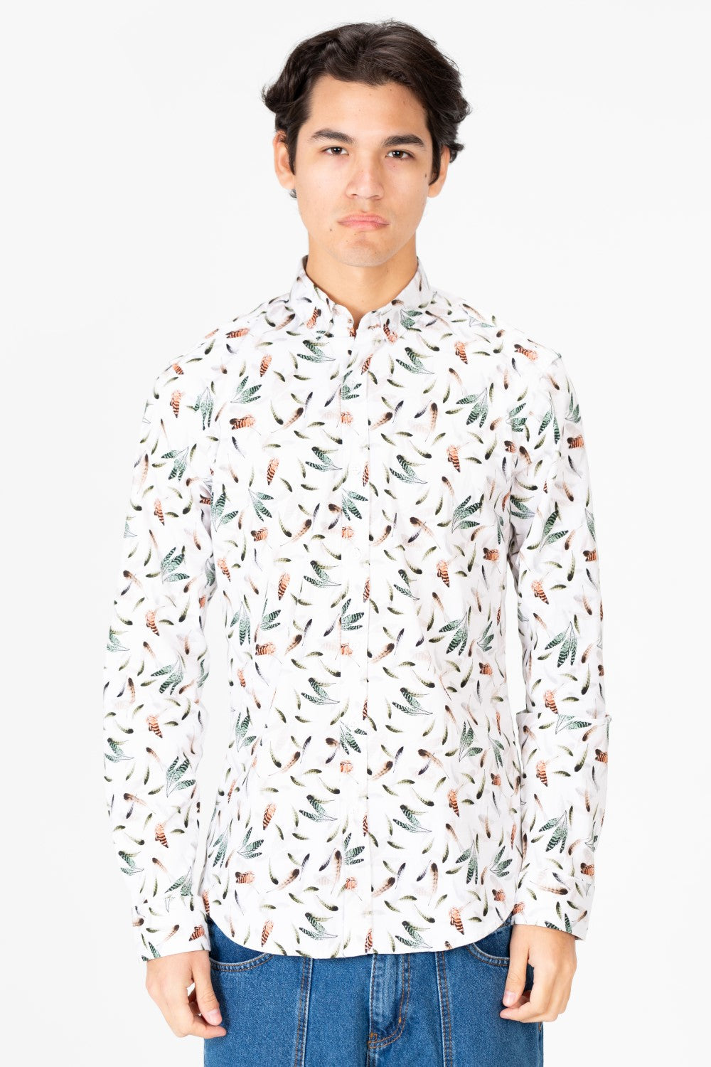 قميص رجالي أبيض مطبوع بأكمام طويلة من قماش البوبلين بقصّة Slim Fit