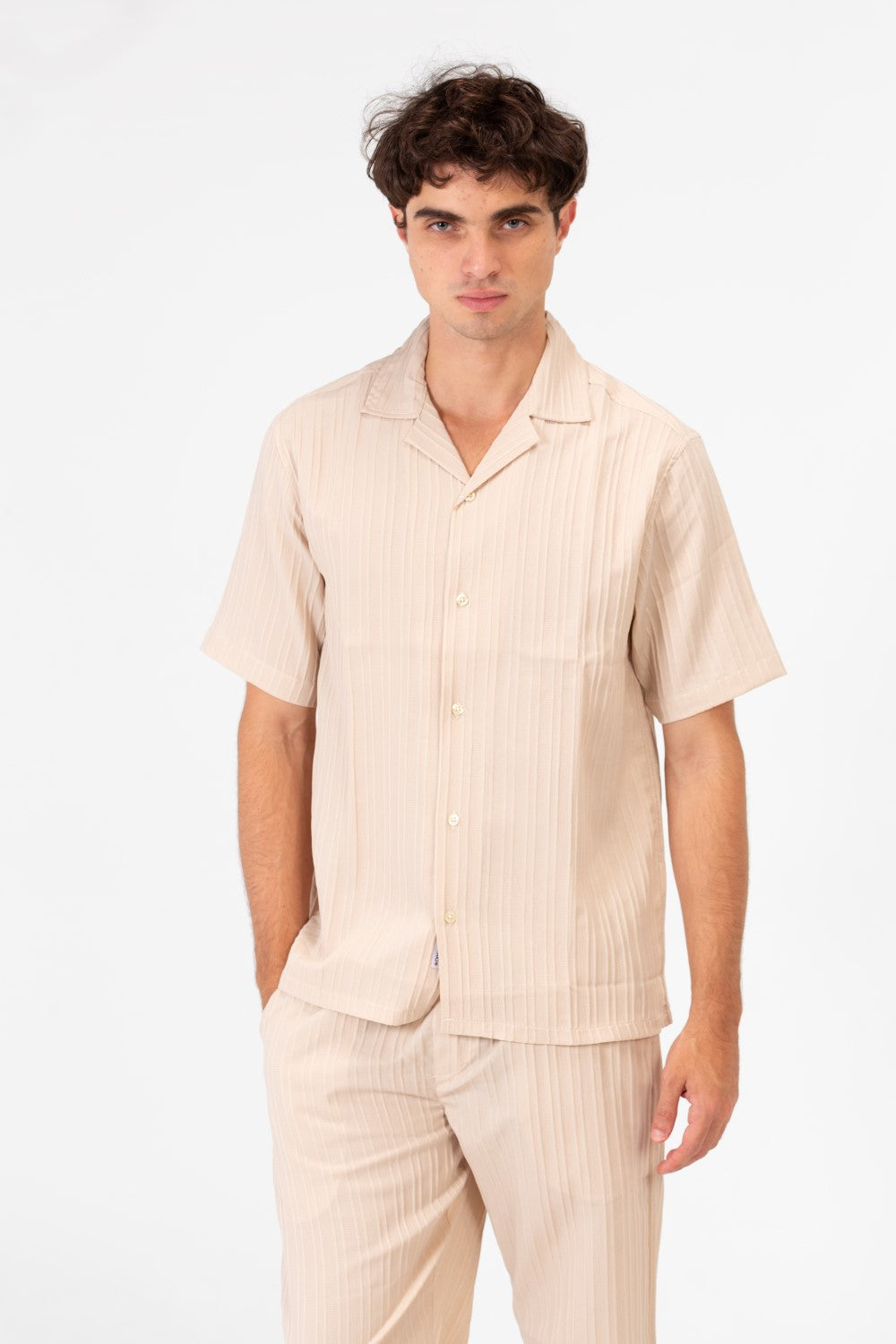 طقم ملابس رجالي من الكتان بقصّة Slim Fit قابل للتنفس، قميص وبنطال بأكمام قصيرة