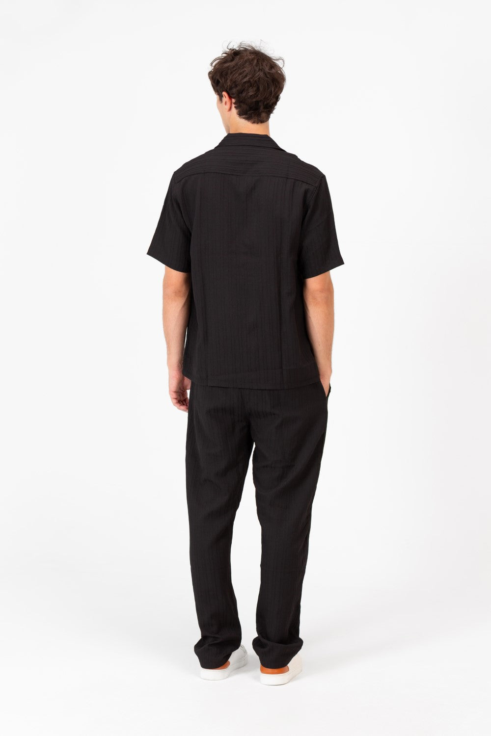 طقم ملابس رجالي من الكتان بقصّة Slim Fit قابل للتنفس، قميص وبنطال بأكمام قصيرة