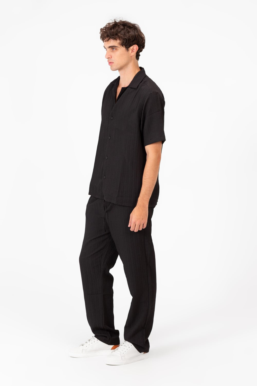 طقم ملابس رجالي من الكتان بقصّة Slim Fit قابل للتنفس، قميص وبنطال بأكمام قصيرة