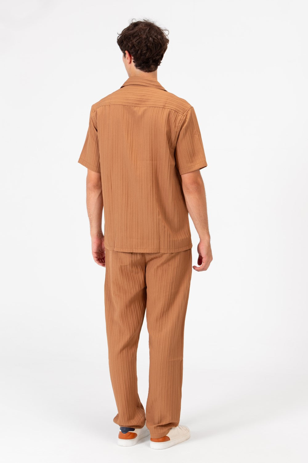 طقم ملابس رجالي من الكتان بقصّة Slim Fit قابل للتنفس، قميص وبنطال بأكمام قصيرة