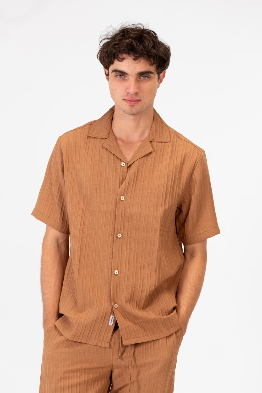 طقم ملابس رجالي من الكتان بقصّة Slim Fit قابل للتنفس، قميص وبنطال بأكمام قصيرة