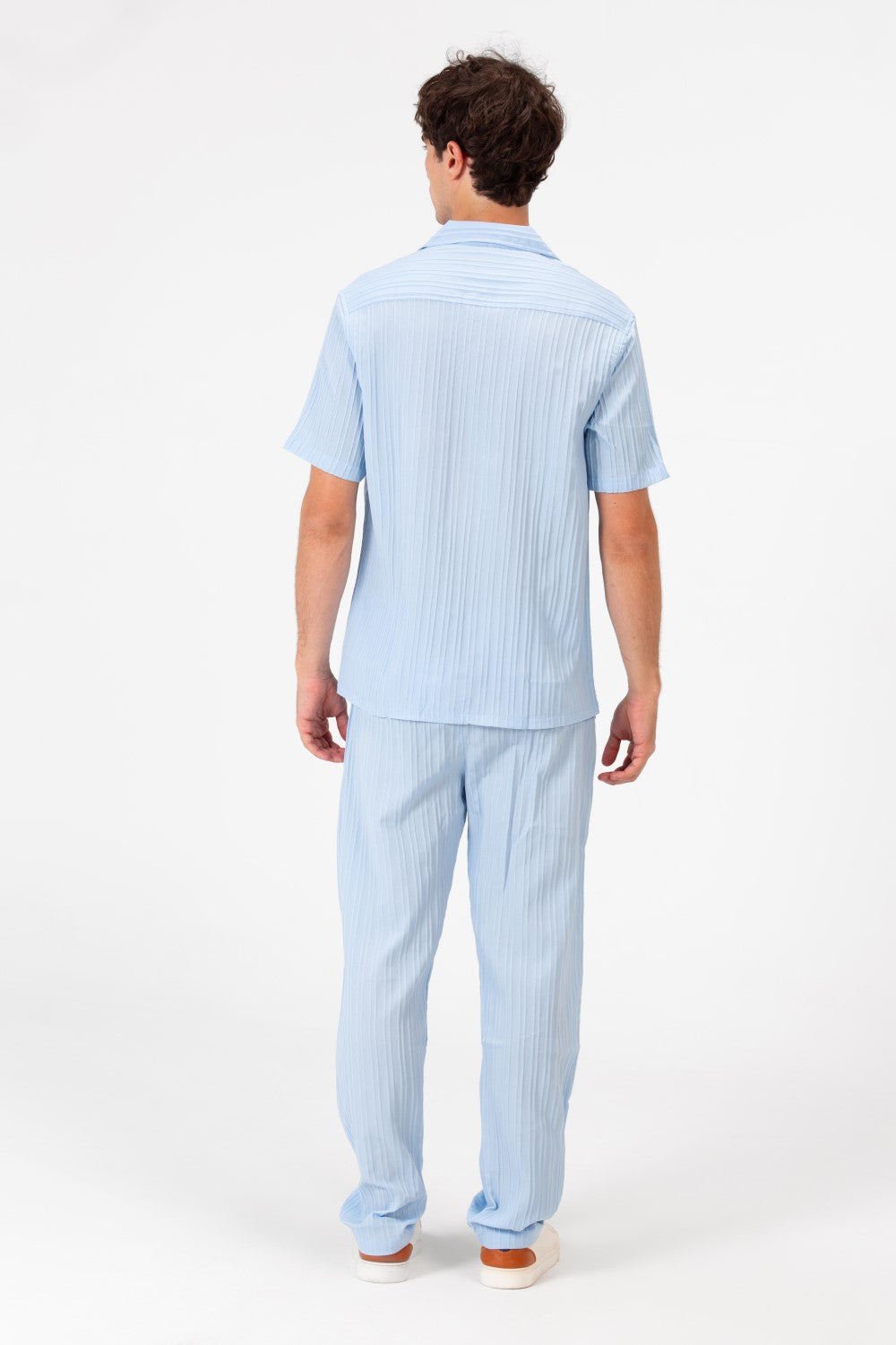 طقم ملابس رجالي من الكتان بقصّة Slim Fit قابل للتنفس، قميص وبنطال بأكمام قصيرة