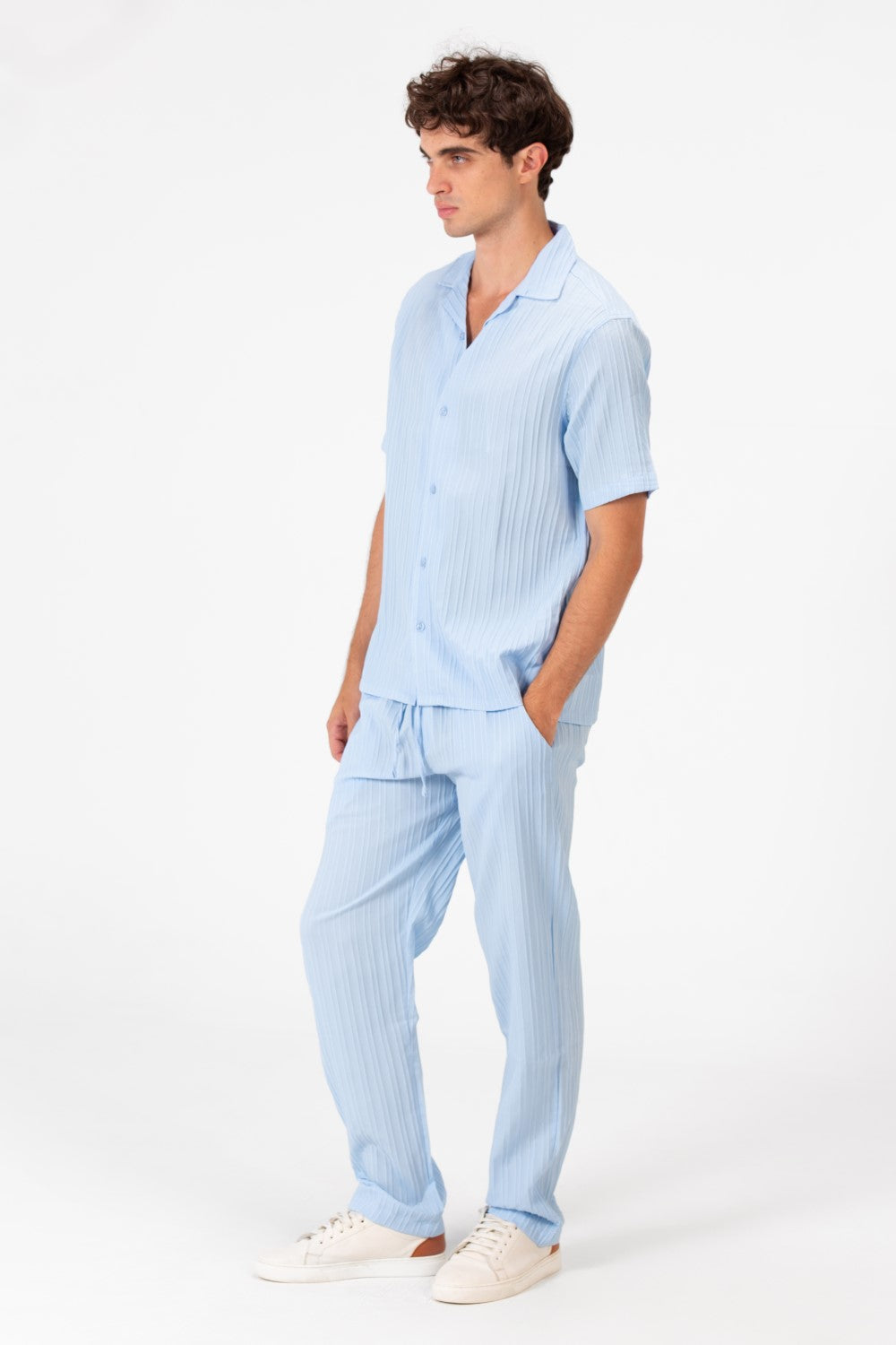 طقم ملابس رجالي من الكتان بقصّة Slim Fit قابل للتنفس، قميص وبنطال بأكمام قصيرة