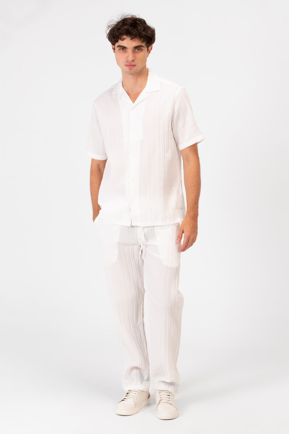 طقم ملابس رجالي من الكتان بقصّة Slim Fit قابل للتنفس، قميص وبنطال بأكمام قصيرة