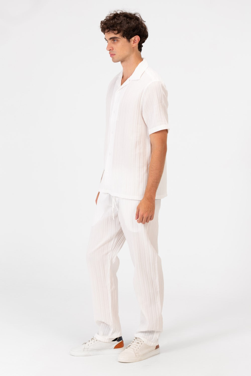 طقم ملابس رجالي من الكتان بقصّة Slim Fit قابل للتنفس، قميص وبنطال بأكمام قصيرة