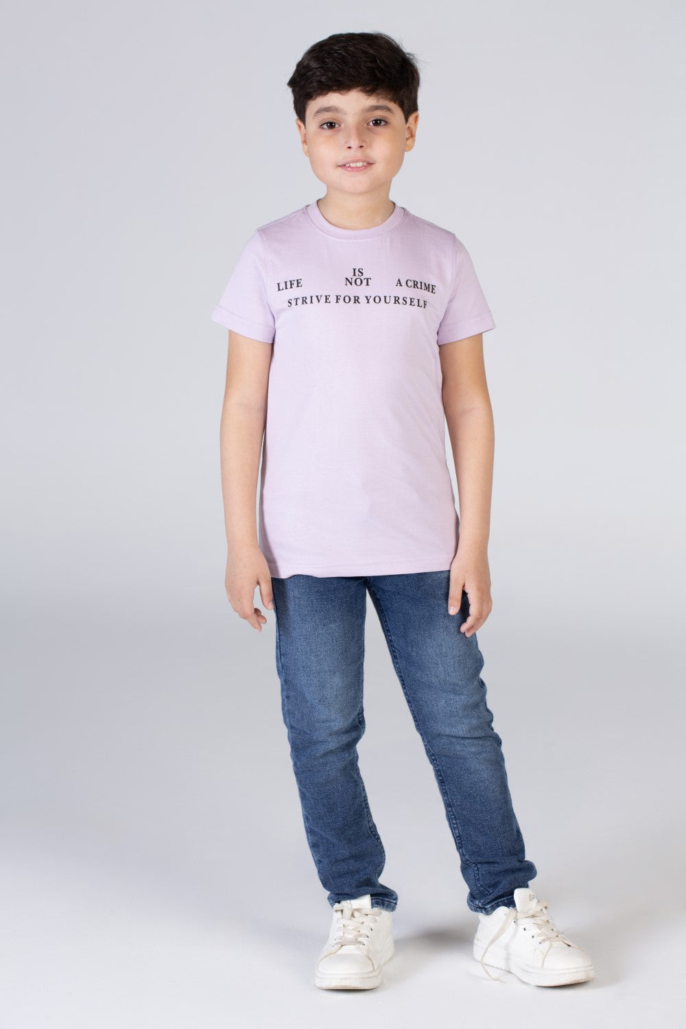 تي شيرت للأولاد مطبوع برقبة دائرية وقصّة عادية وأكمام قصيرة