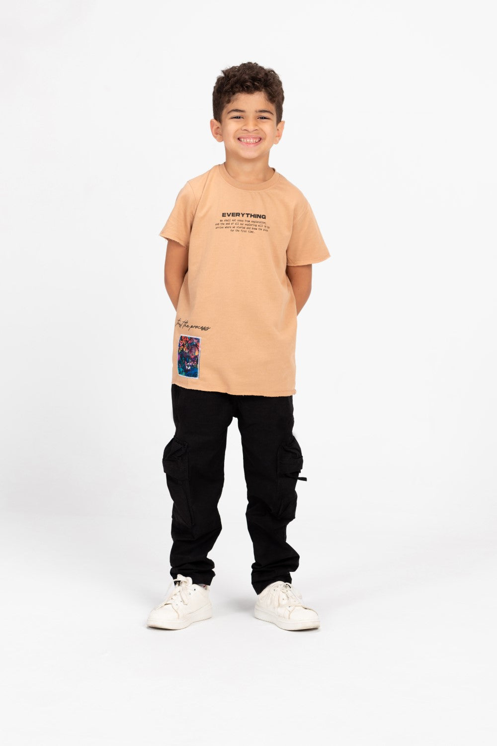 تي شيرت بأكمام قصيرة بطبعة جرافيكية للأولاد