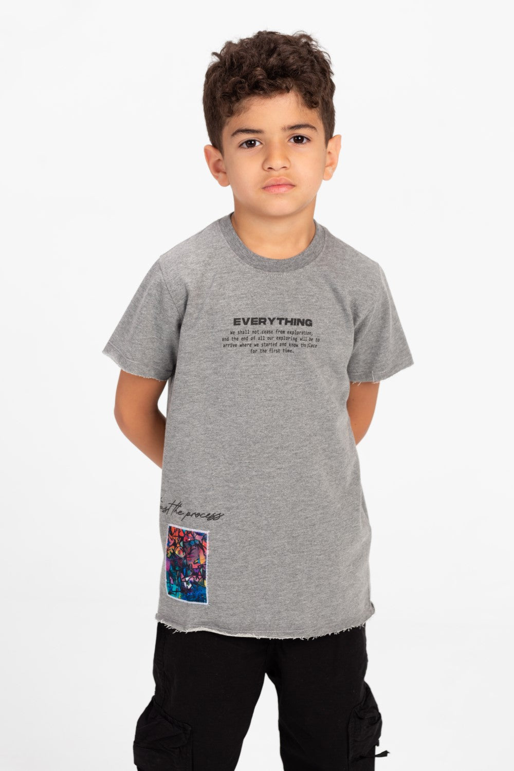 تي شيرت بأكمام قصيرة بطبعة جرافيكية للأولاد