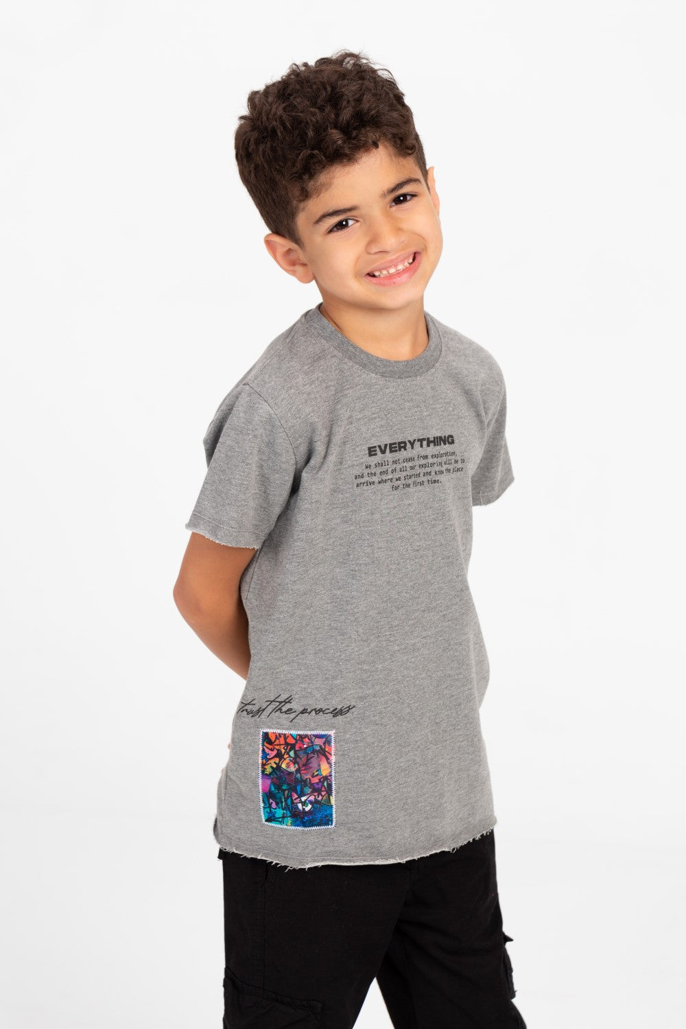 تي شيرت بأكمام قصيرة بطبعة جرافيكية للأولاد
