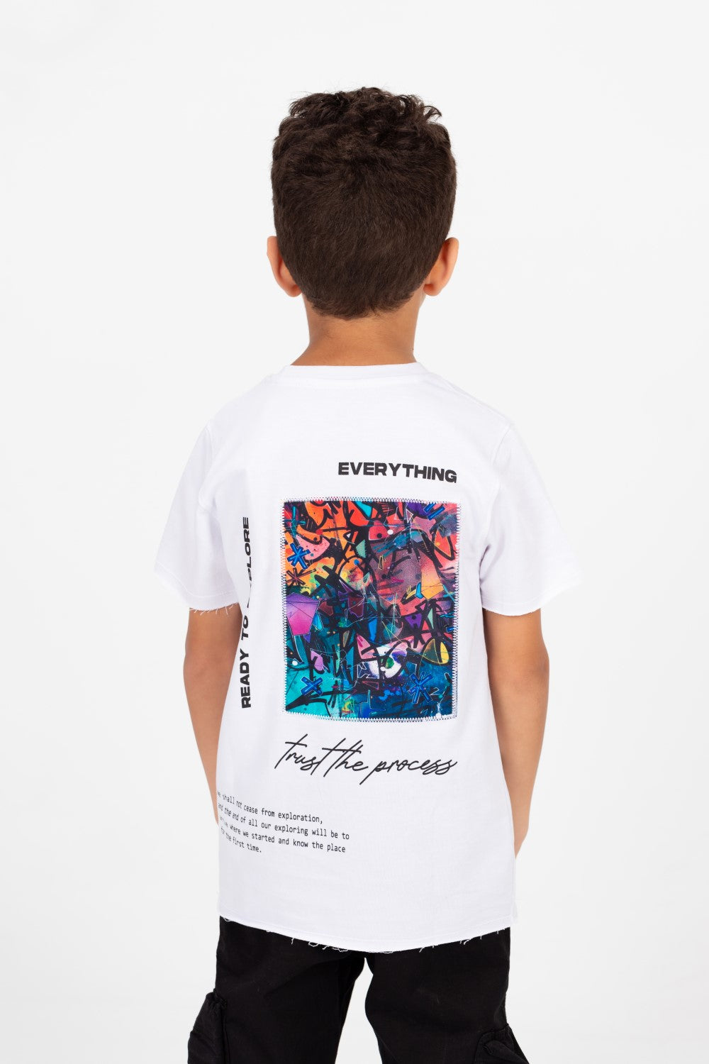 تي شيرت بأكمام قصيرة بطبعة جرافيكية للأولاد