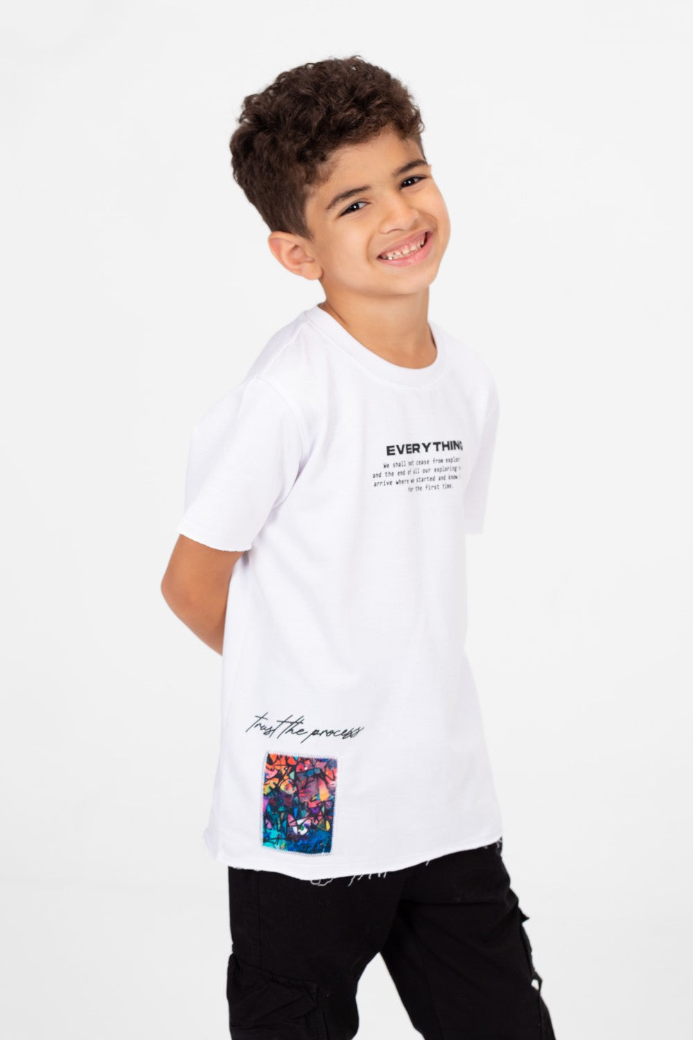 تي شيرت بأكمام قصيرة بطبعة جرافيكية للأولاد