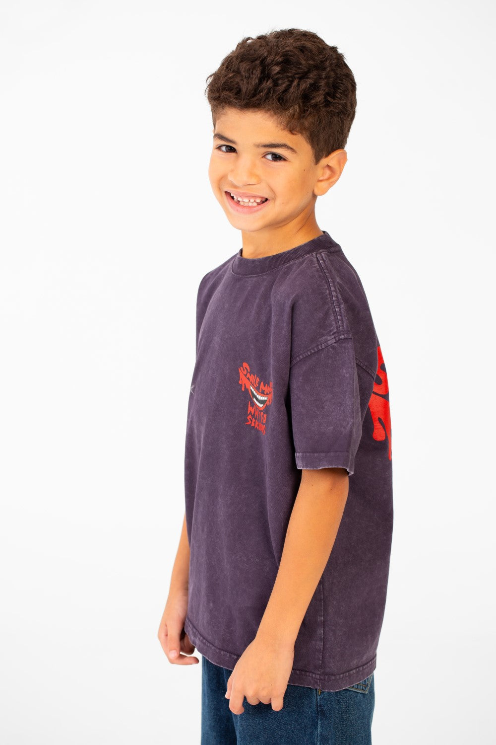 تي شيرت كبير الحجم مطبوع عليه نص مغسول للأولاد بأكمام قصيرة ورقبة دائرية