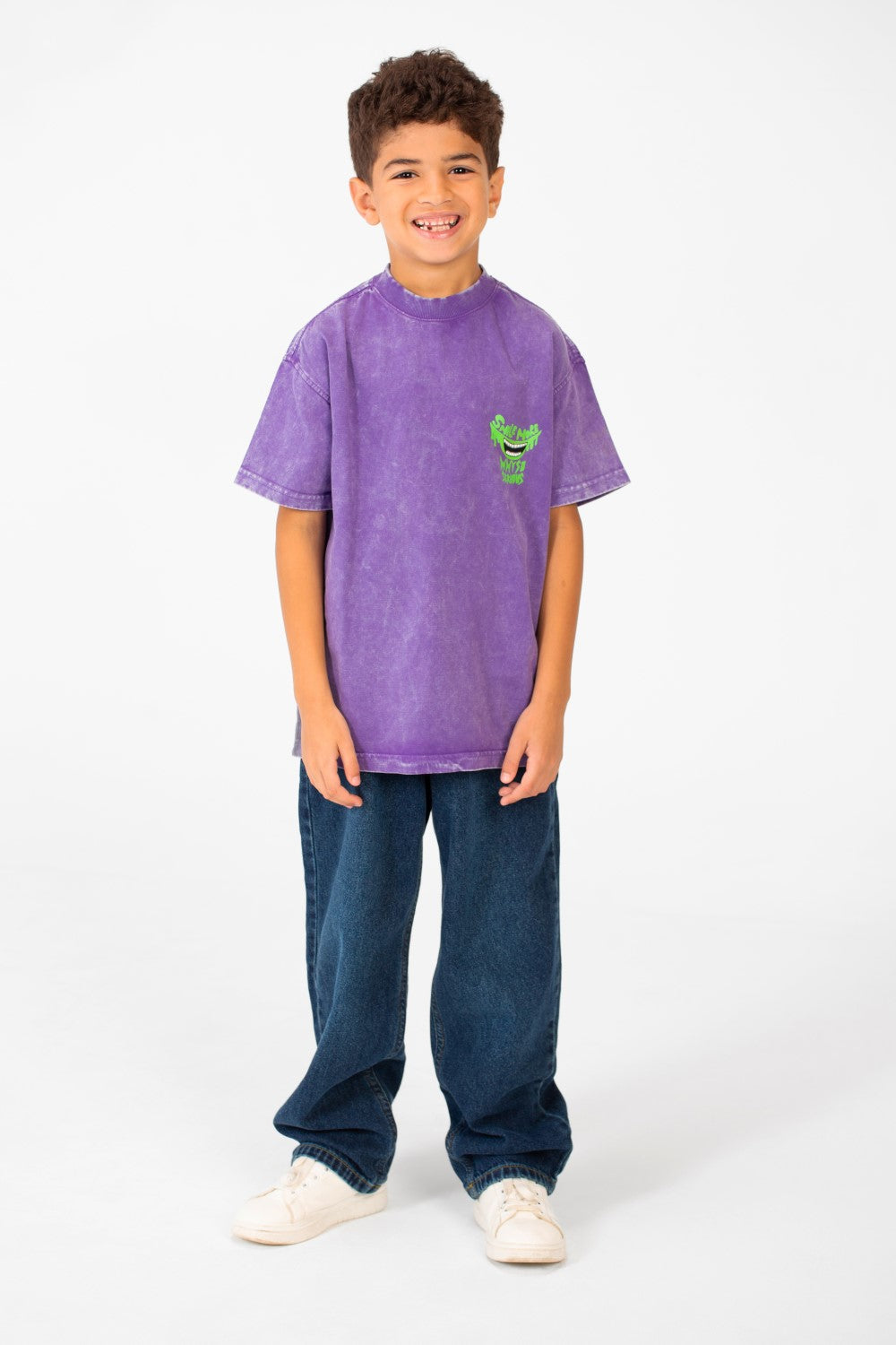 تي شيرت كبير الحجم مطبوع عليه نص مغسول للأولاد بأكمام قصيرة ورقبة دائرية