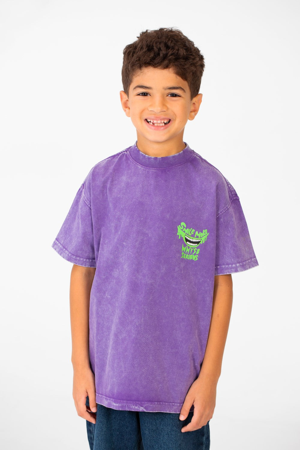 تي شيرت كبير الحجم مطبوع عليه نص مغسول للأولاد بأكمام قصيرة ورقبة دائرية
