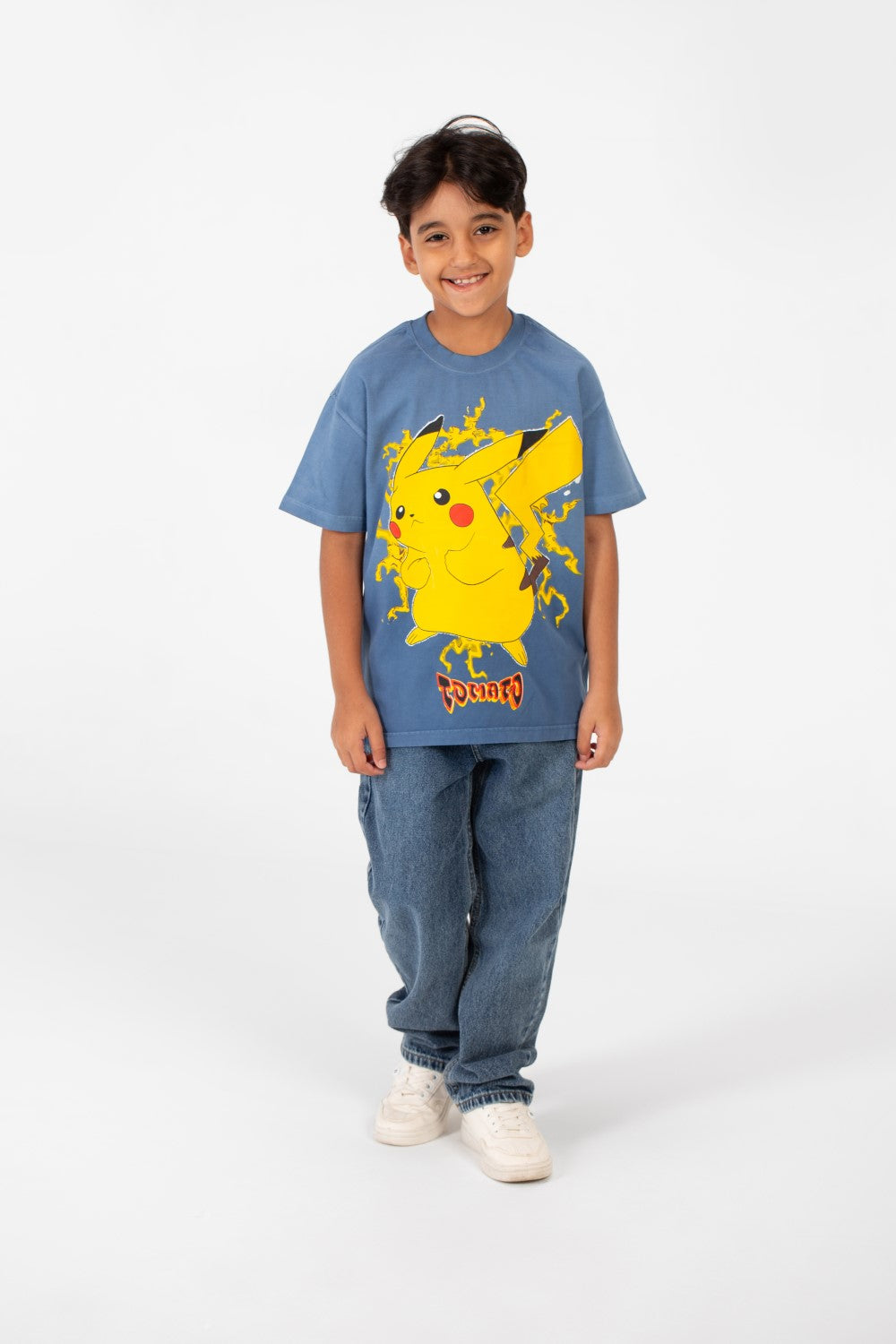 تي شيرت للأولاد بأكمام قصيرة ورقبة دائرية ومقاس كبير مع طبعة بيكاتشو أمامية