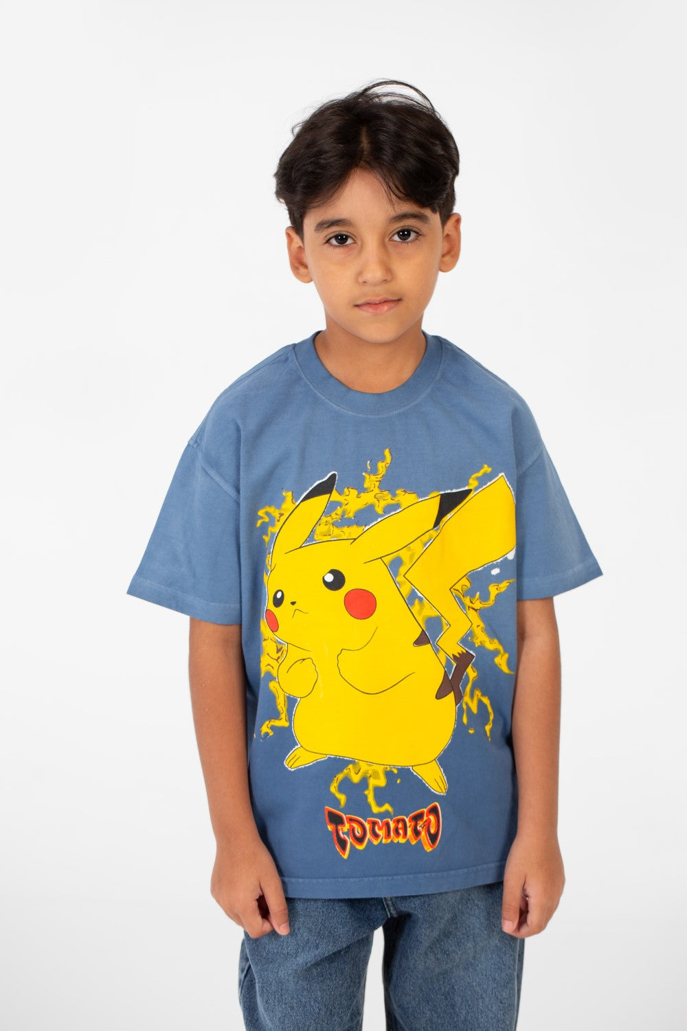 تي شيرت للأولاد بأكمام قصيرة ورقبة دائرية ومقاس كبير مع طبعة بيكاتشو أمامية
