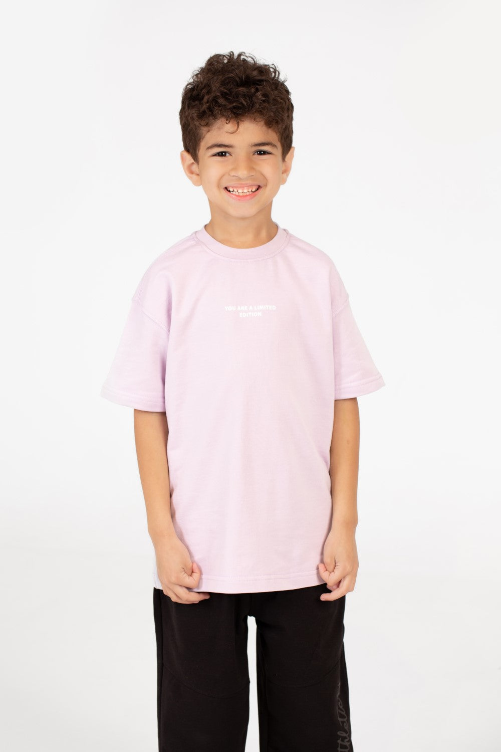 تي شيرت رجالي كبير الحجم بأكمام قصيرة وطبعة نصية