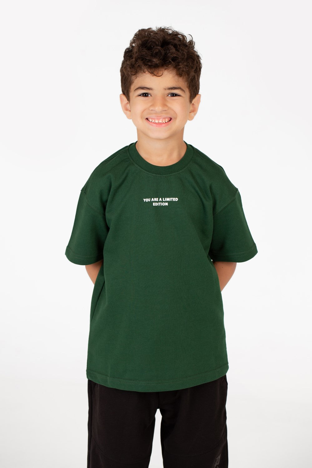 تي شيرت رجالي كبير الحجم بأكمام قصيرة وطبعة نصية