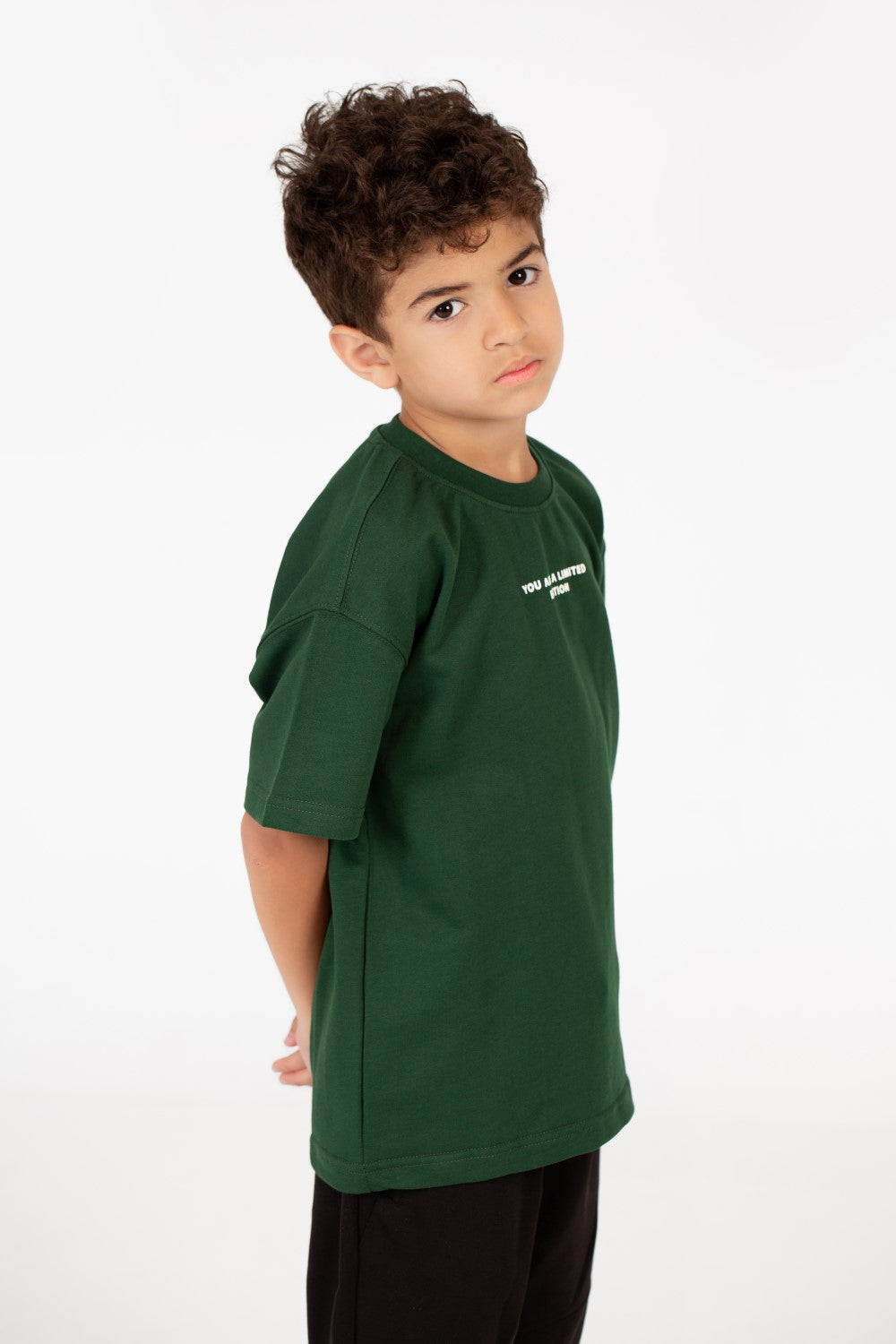 تي شيرت رجالي كبير الحجم بأكمام قصيرة وطبعة نصية