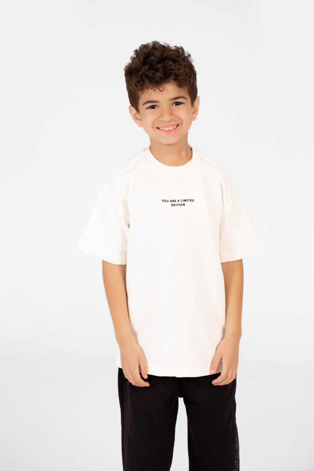 تي شيرت رجالي كبير الحجم بأكمام قصيرة وطبعة نصية