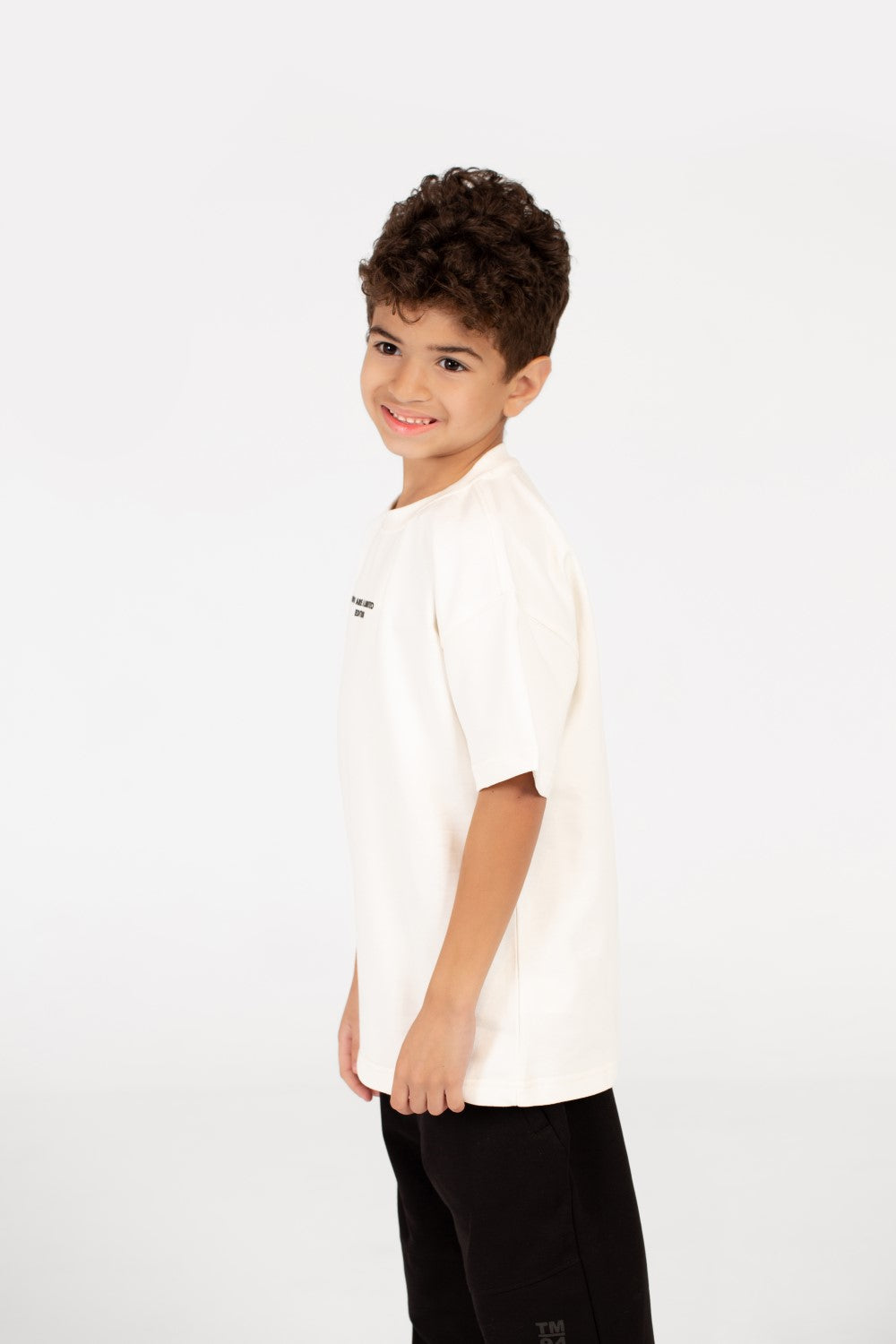 تي شيرت رجالي كبير الحجم بأكمام قصيرة وطبعة نصية