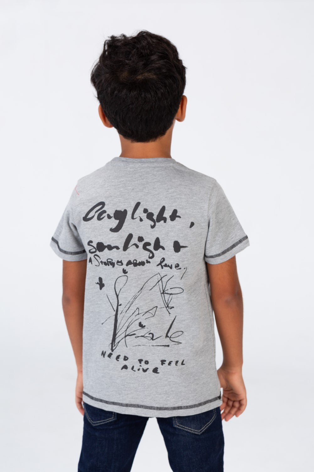 تي شيرت للأولاد بأكمام قصيرة ورقبة دائرية مصنوع من مادة ميلتون الصيفية