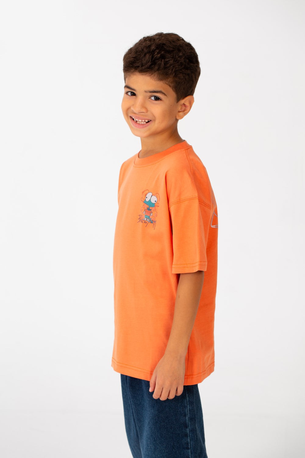 تي شيرت مطبوع كبير الحجم بأكمام قصيرة ورقبة دائرية للأولاد
