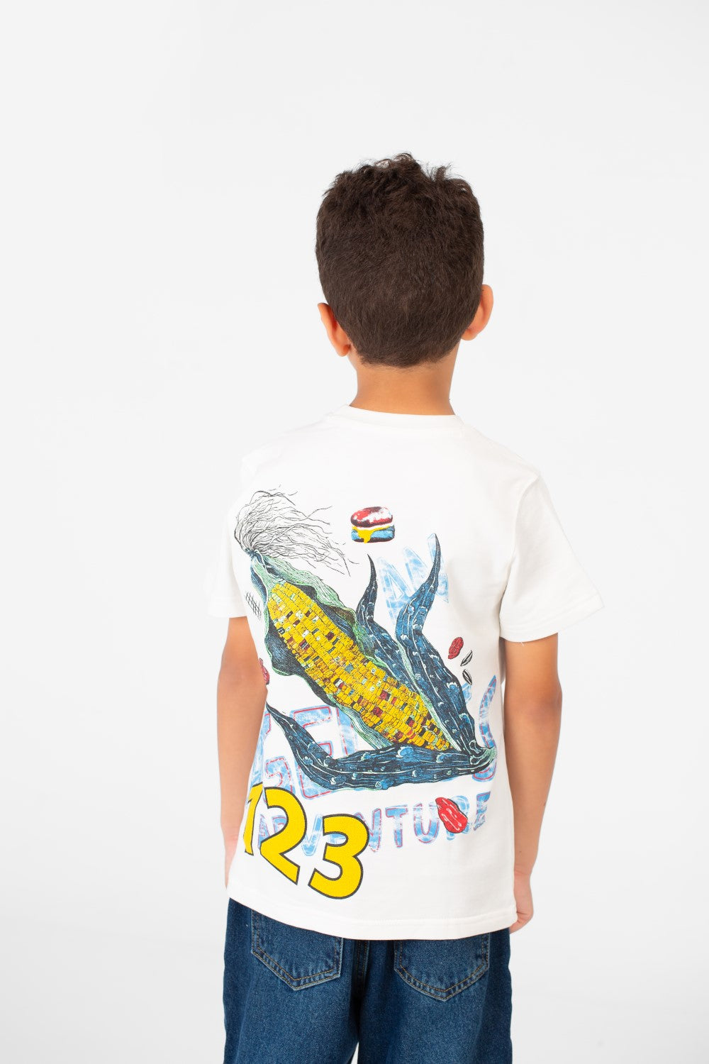 تي شيرت ميلتون عالي الجودة للأولاد بأكمام قصيرة ورقبة دائرية مطبوع عليه شعار ميلتون