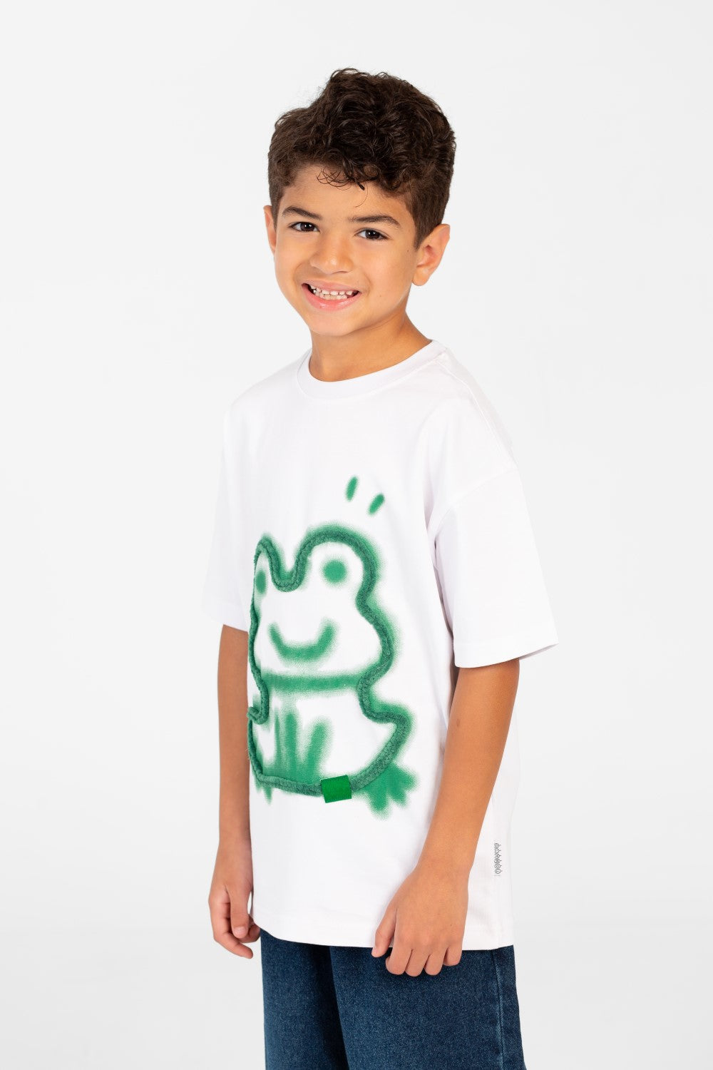 تي شيرت للأولاد بأكمام قصيرة وطبعة جرافيكية أمامية
