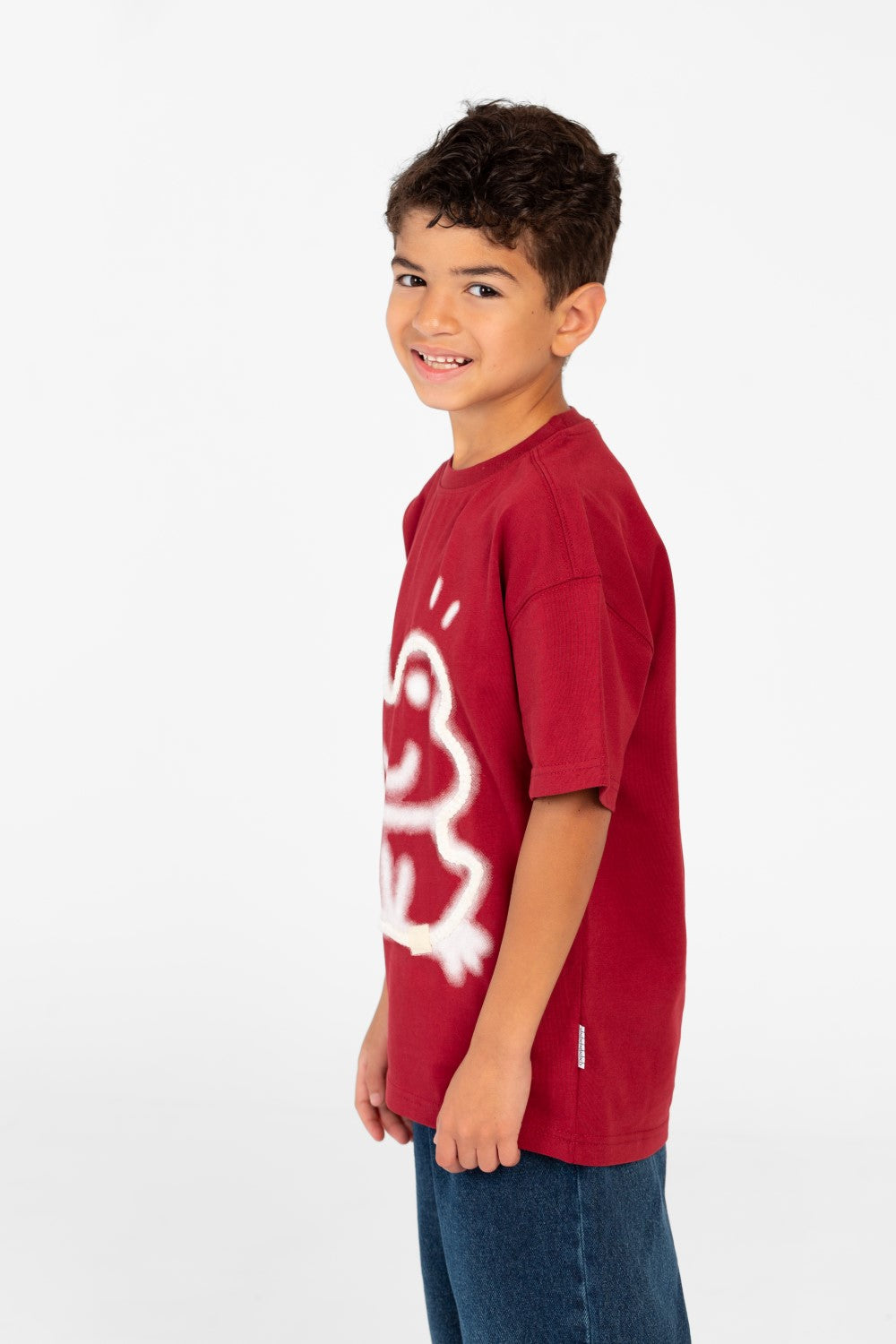 تي شيرت للأولاد بأكمام قصيرة وطبعة جرافيكية أمامية