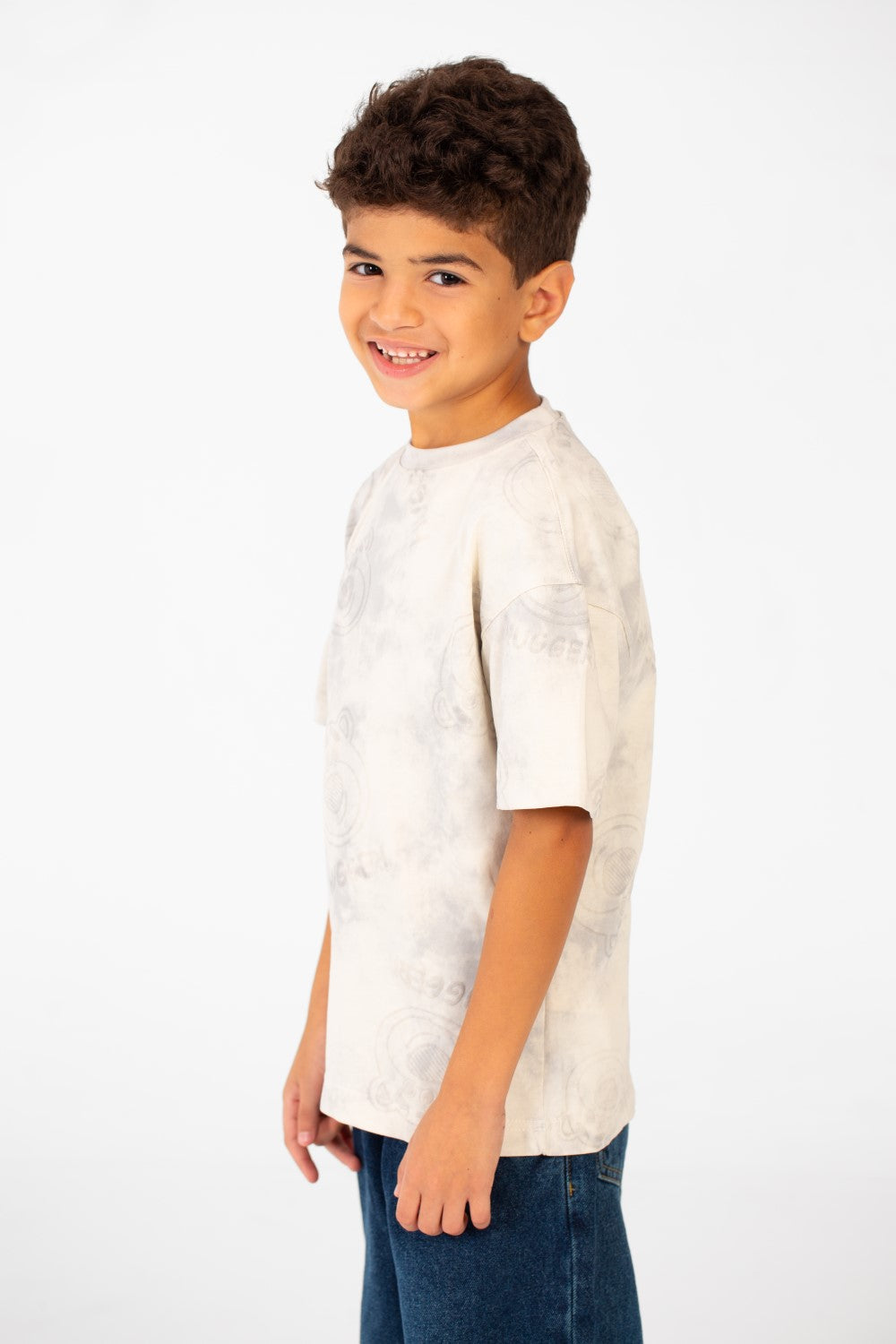 تي شيرت للأولاد بأكمام قصيرة ومقاس كبير ومصبوغ بالربطة وطبعة Hugger