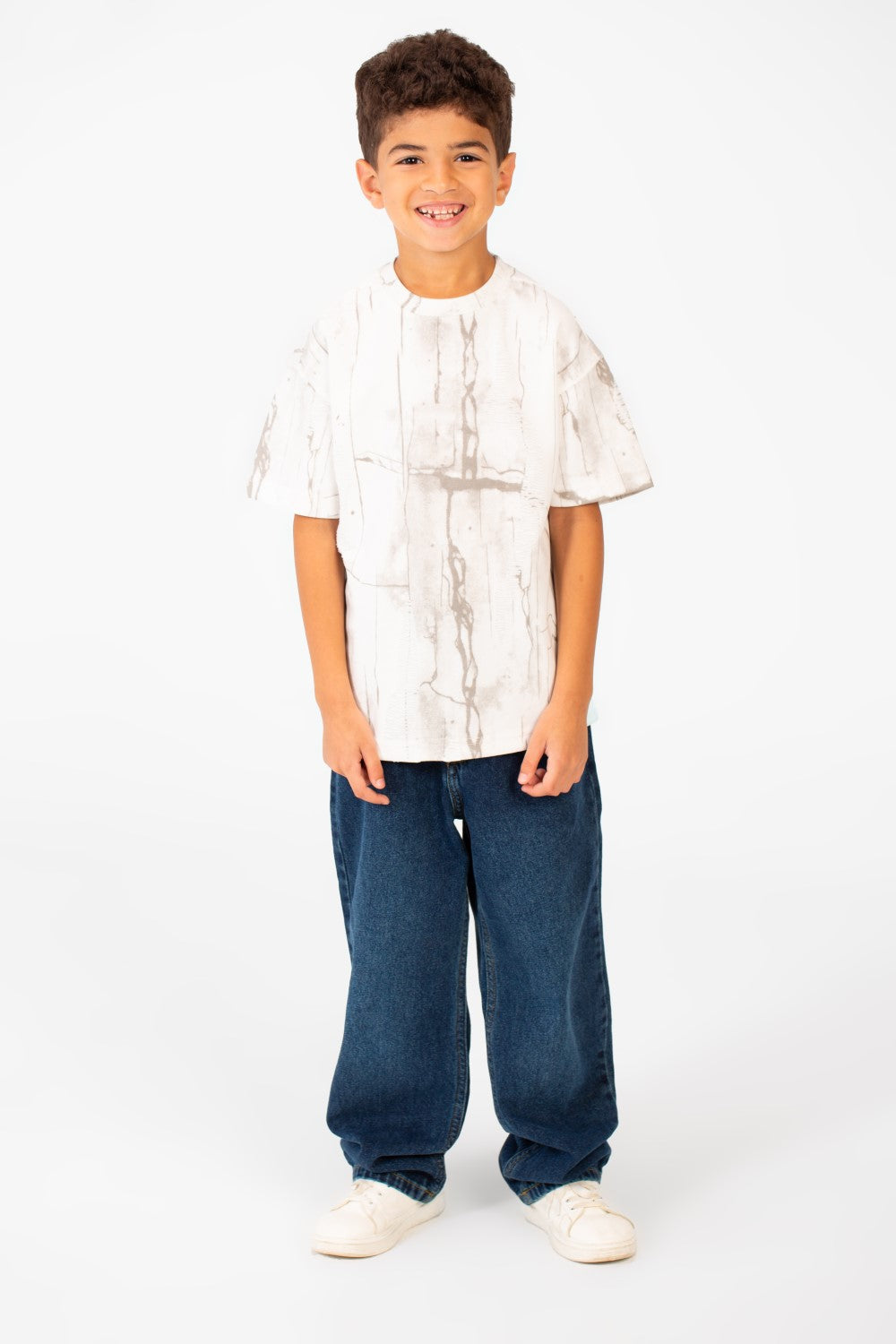 تي شيرت للأولاد مطبوع كبير الحجم برقبة دائرية وأكمام قصيرة