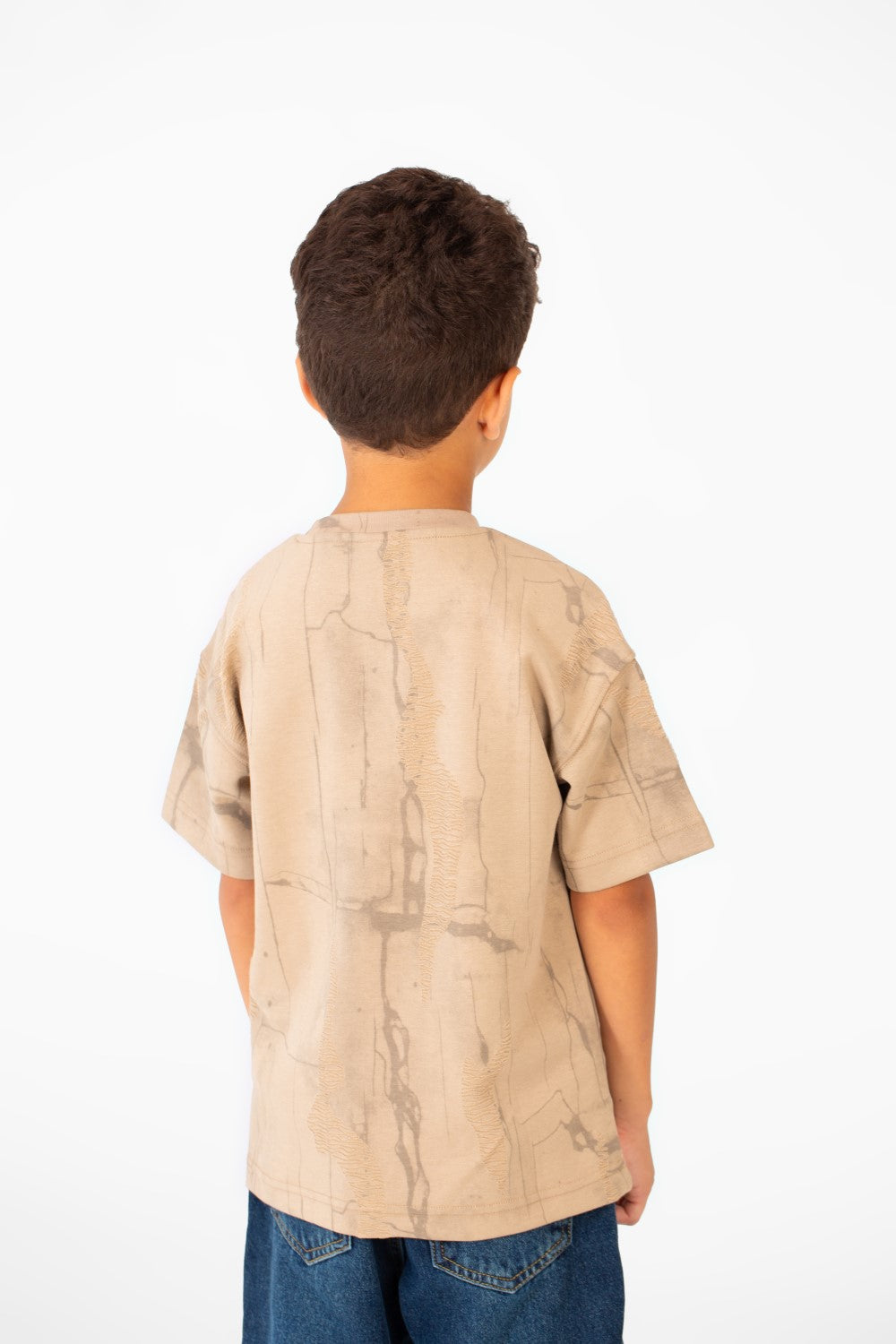 تي شيرت للأولاد مطبوع كبير الحجم برقبة دائرية وأكمام قصيرة