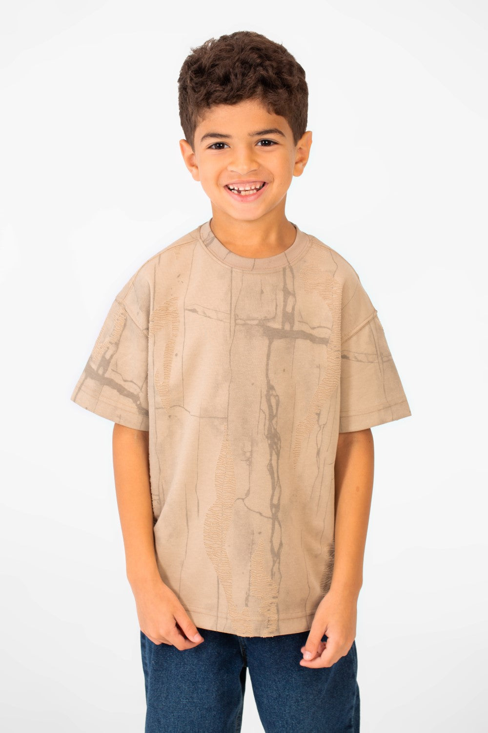 تي شيرت للأولاد مطبوع كبير الحجم برقبة دائرية وأكمام قصيرة