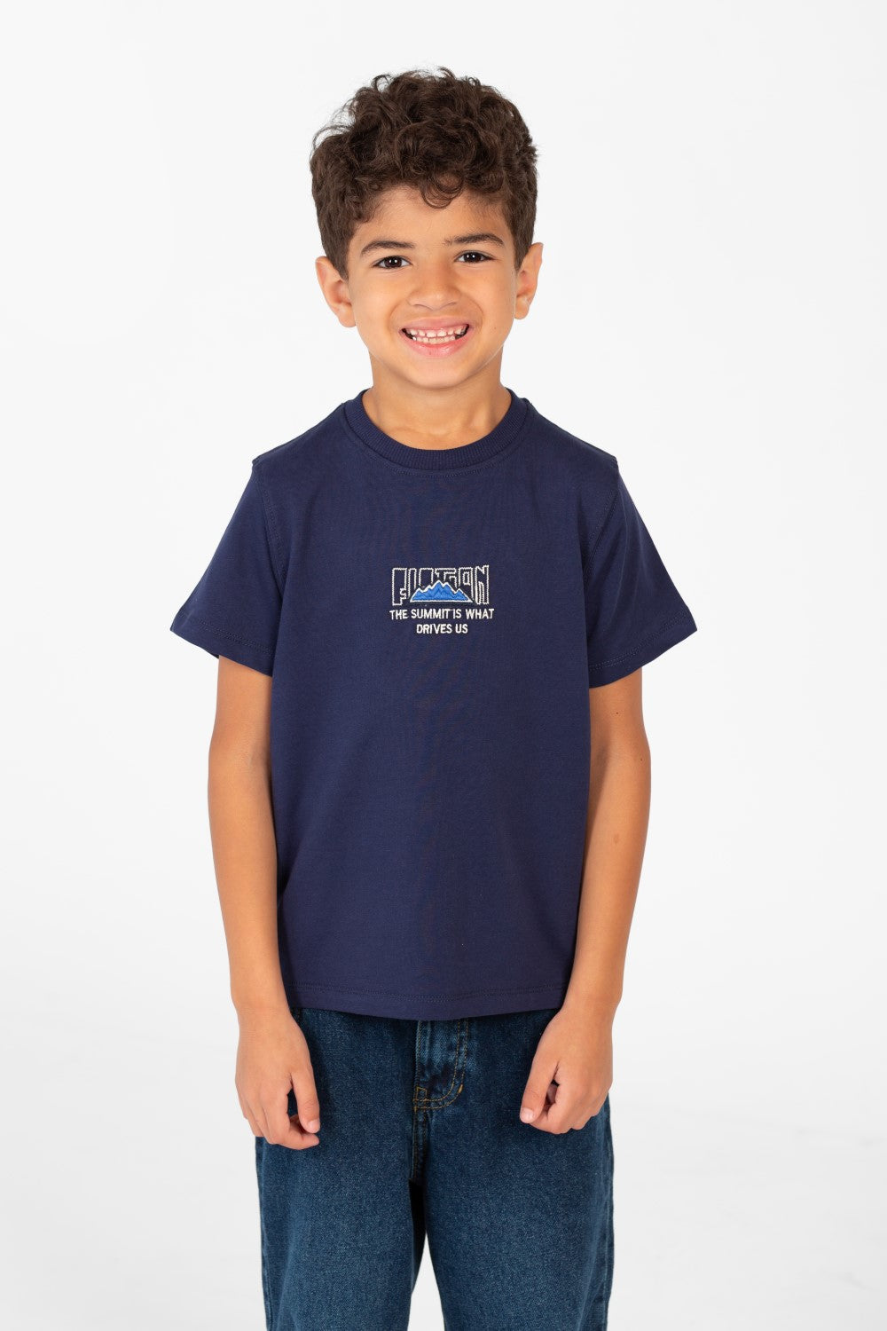 تي شيرت للأولاد بأكمام قصيرة وطبعة جرافيكية من الخلف