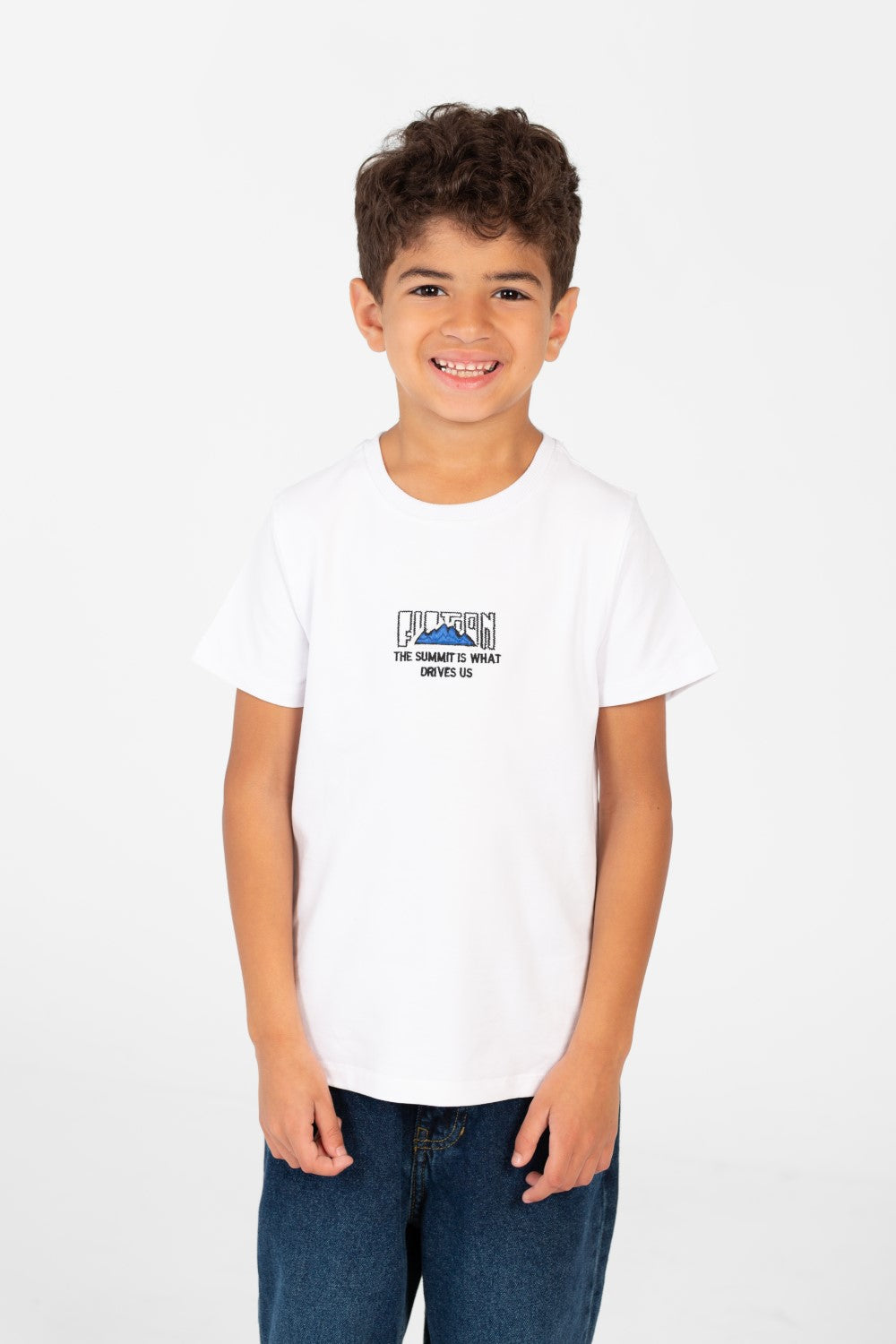 تي شيرت للأولاد بأكمام قصيرة وطبعة جرافيكية من الخلف